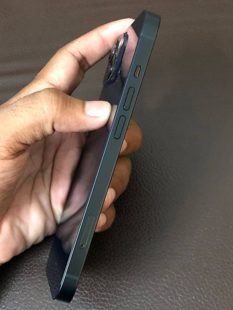 Apple iPhone 13 3