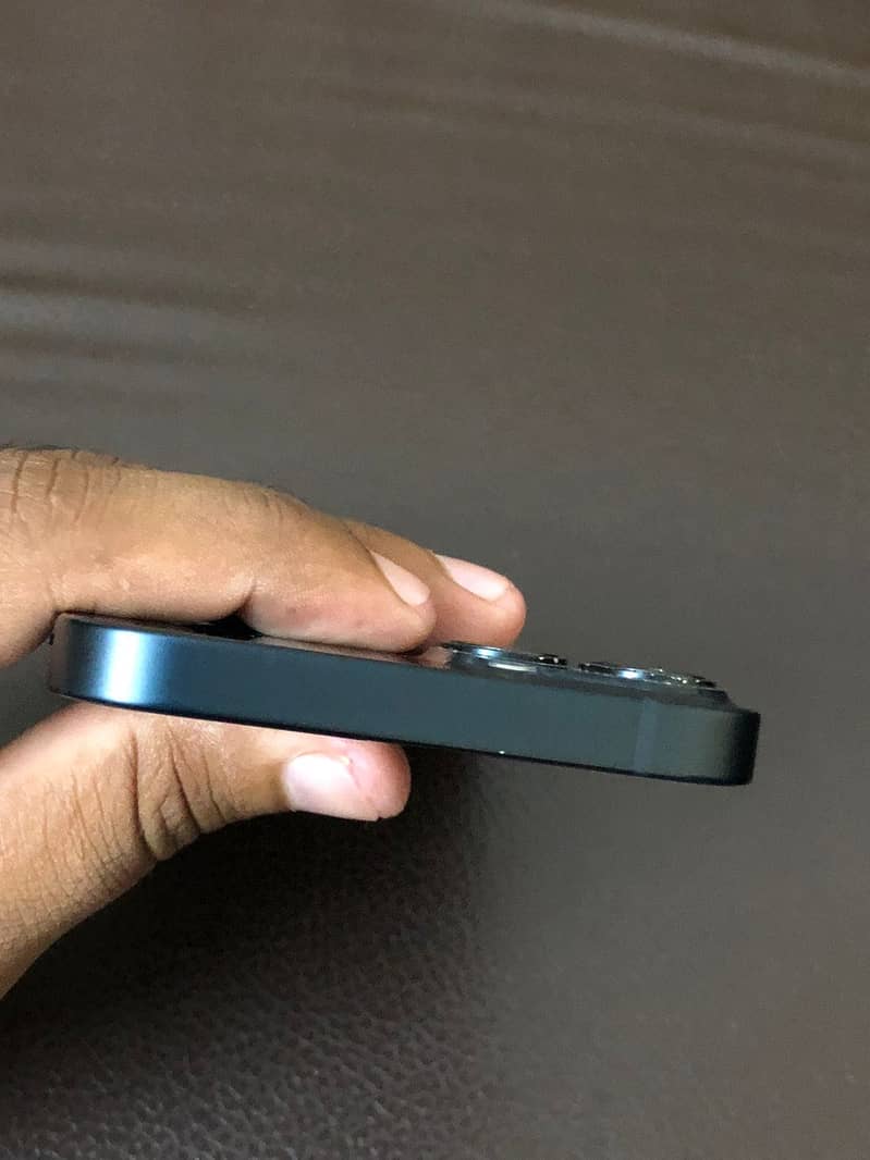 Apple iPhone 13 4