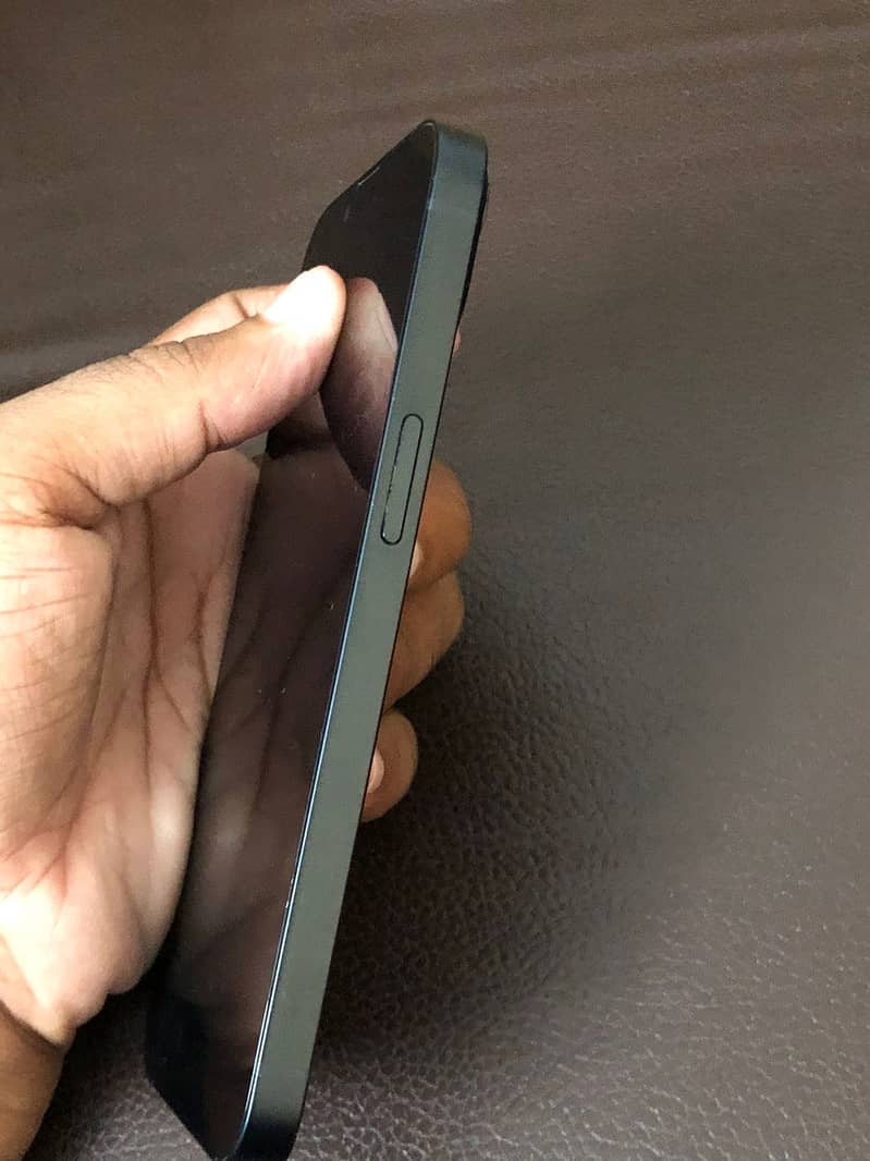 Apple iPhone 13 5