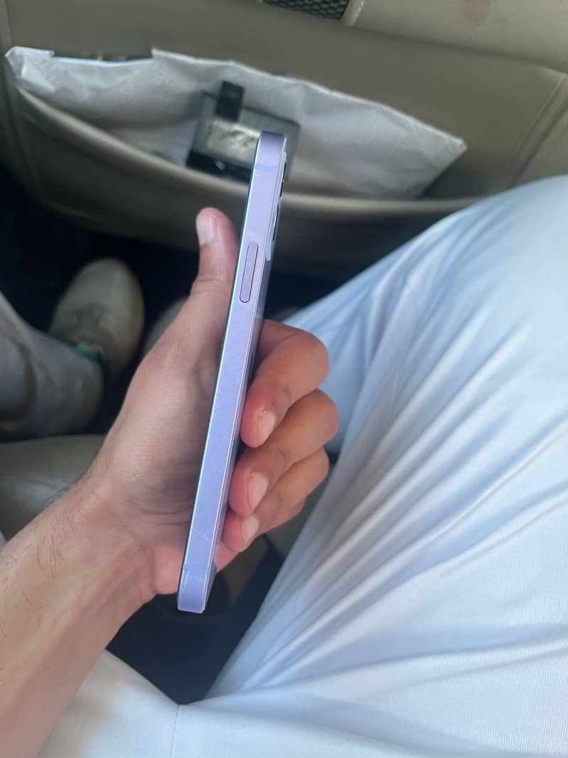 Apple iPhone 12 4