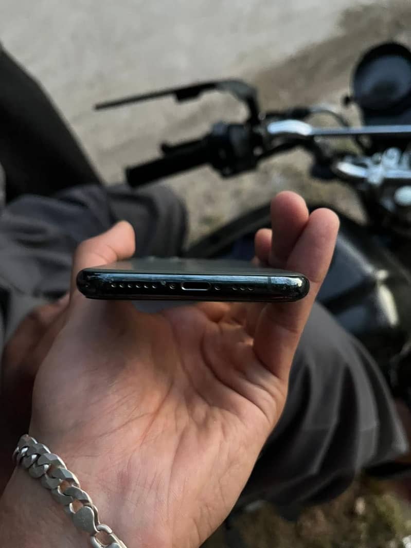 Apple iPhone 11 Pro 2