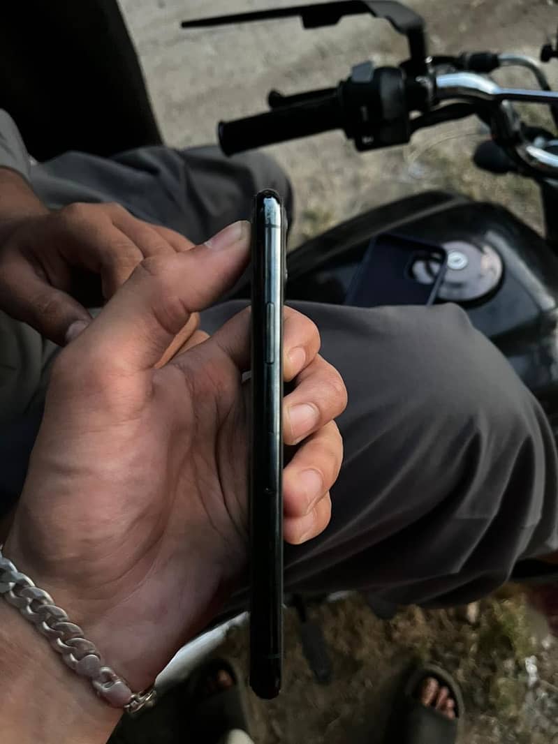 Apple iPhone 11 Pro 3