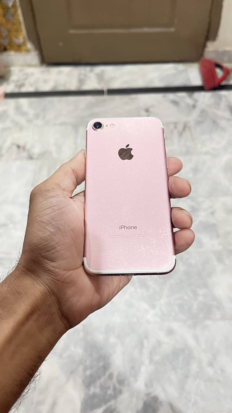 Apple iPhone 7 0