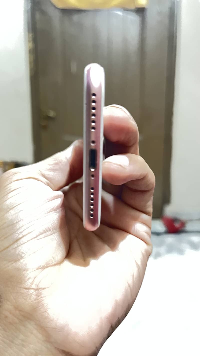 Apple iPhone 7 3