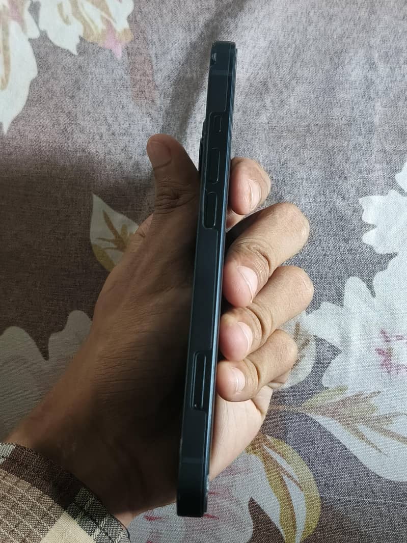 Apple iPhone 13 0
