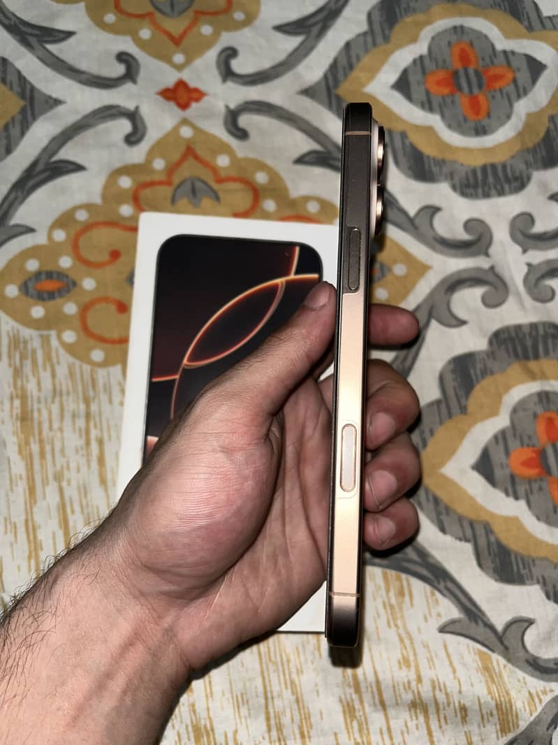 Apple iPhone 16 Pro Max 3