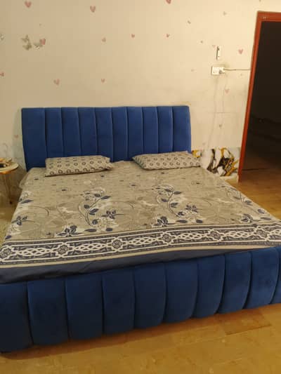 King bed with diamond mattress