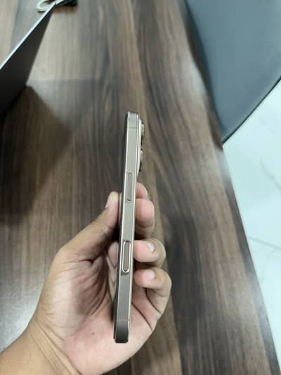 iPhone 16 Pro jv