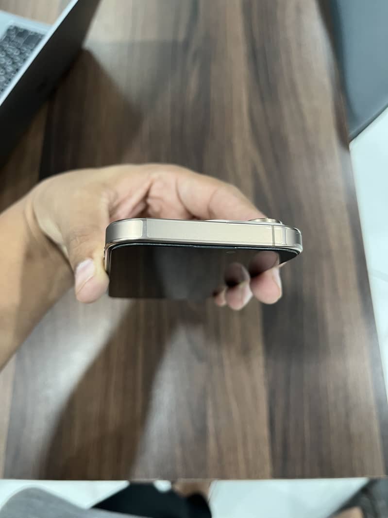 iPhone 16 Pro jv 2