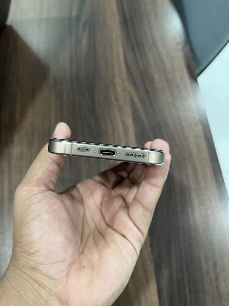 iPhone 16 Pro jv 5