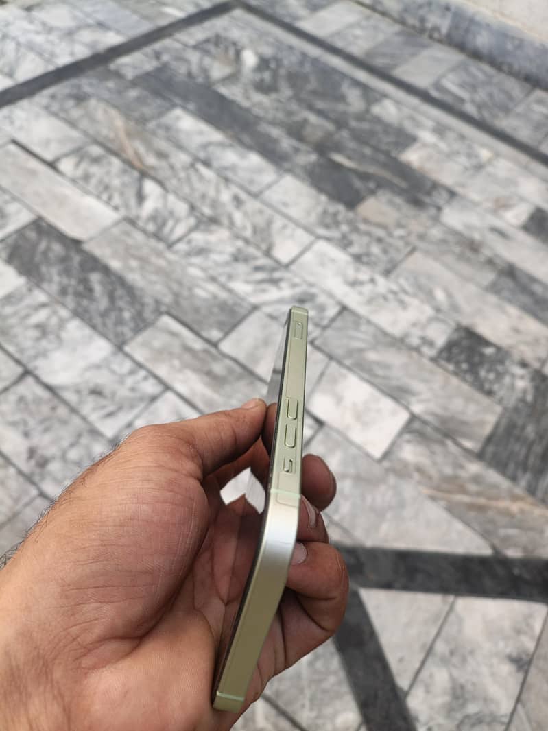 Apple iPhone 12 1