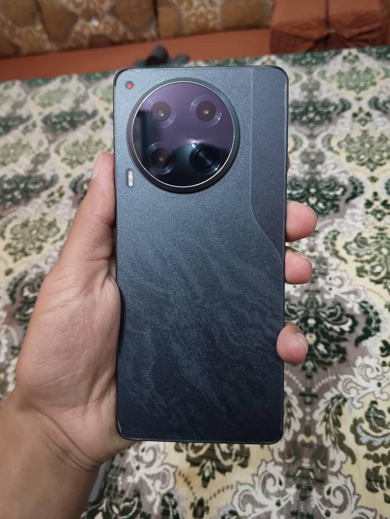 Tecno CAMON 30 0
