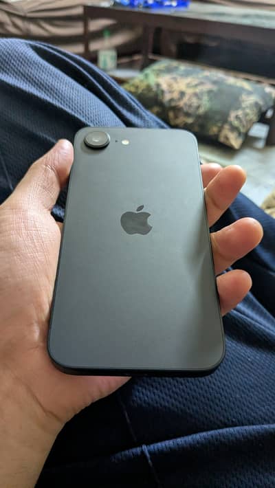 iPhone 16e jv 10/10