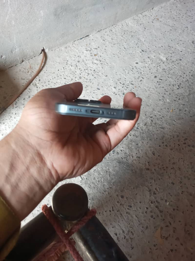 Apple iPhone 15 Pro 1