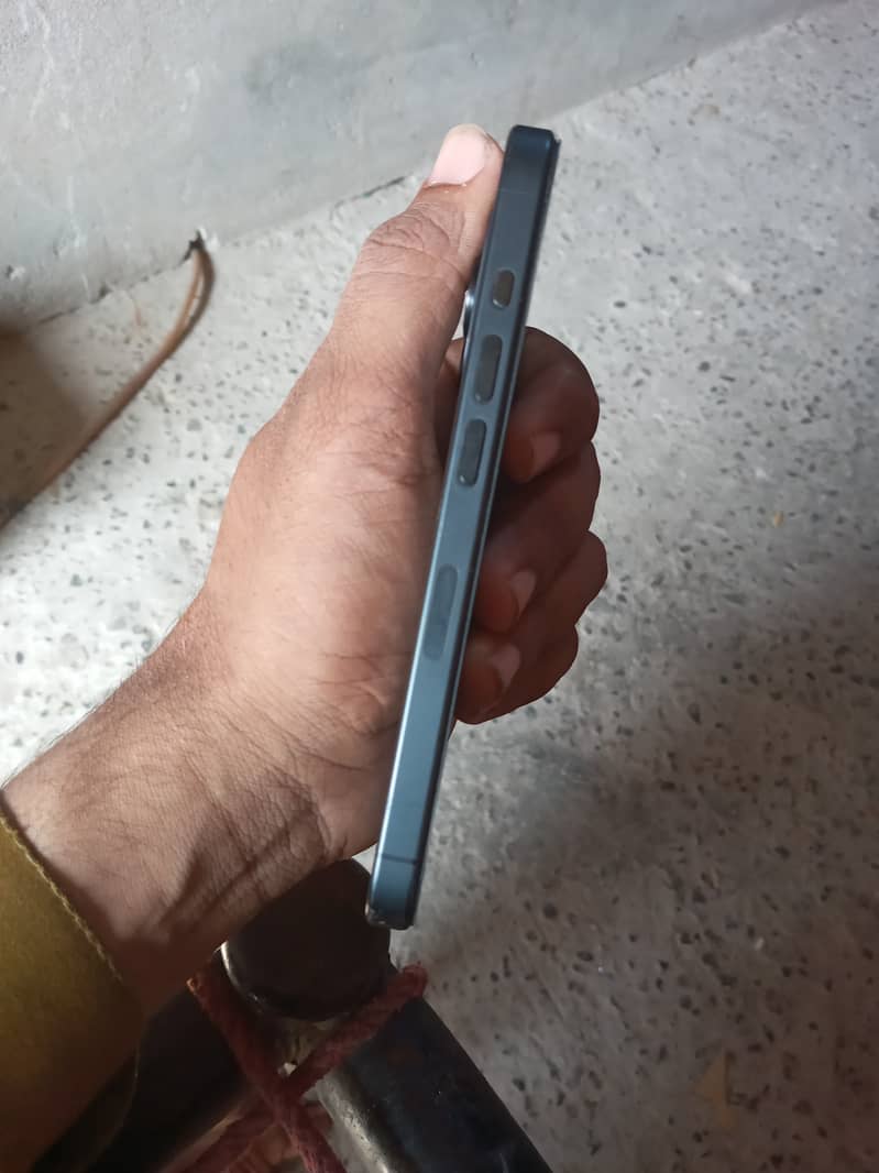 Apple iPhone 15 Pro 3