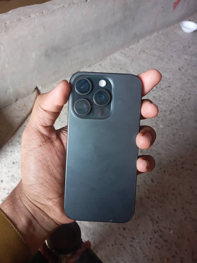 Apple iPhone 15 Pro 4