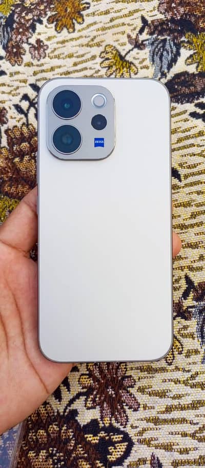 vivo v70 5g  12+12 256