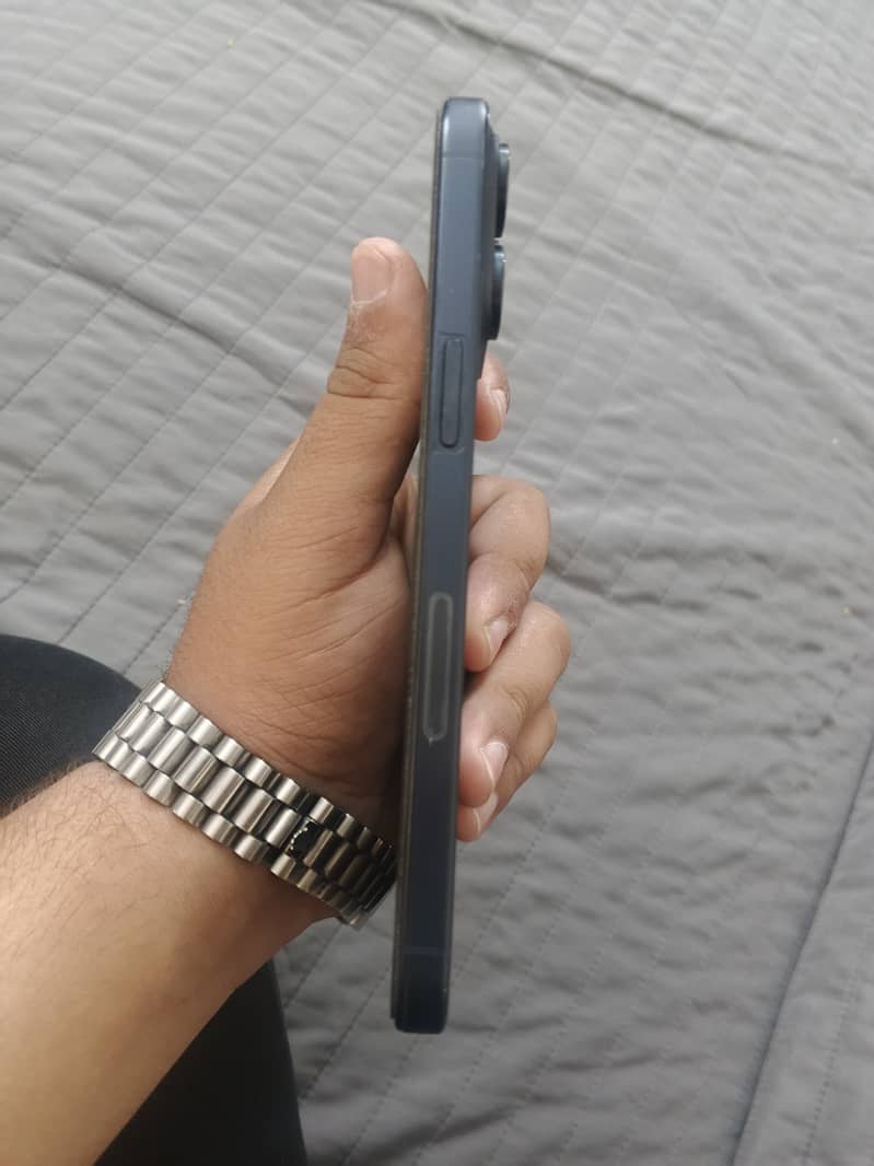 Apple iPhone 15 Pro Max 2