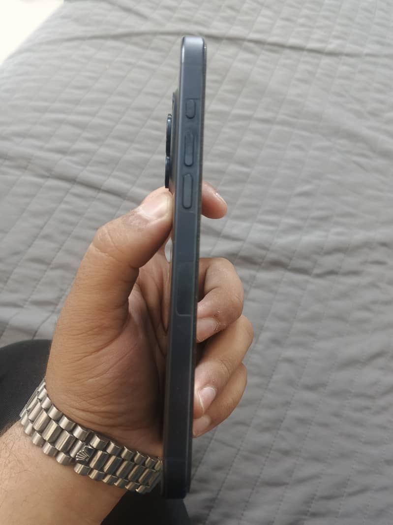 Apple iPhone 15 Pro Max 4
