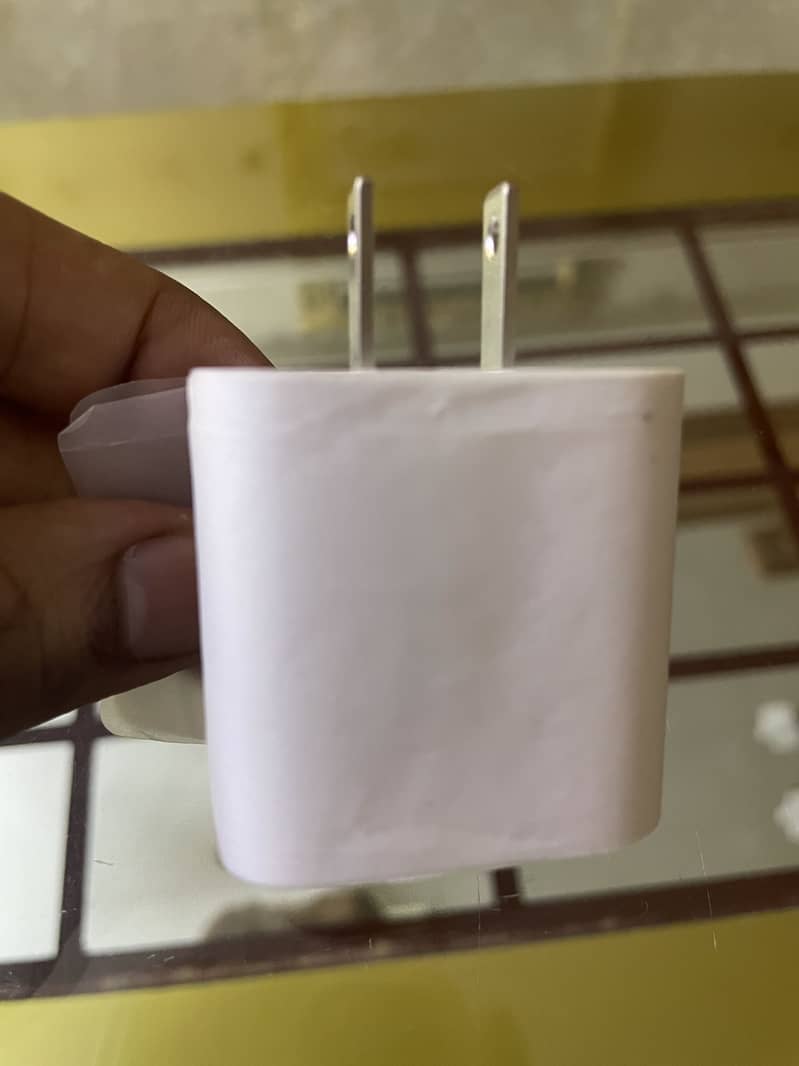 Apple 20W (Original) Adapter & Cable 3