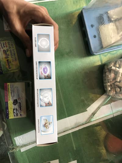 Magnifying glass with led light