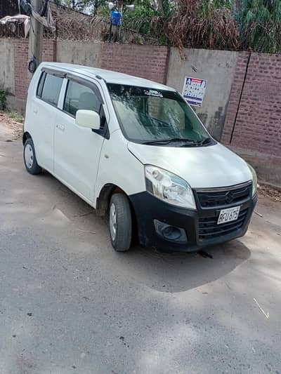 Wagon r. VxL for sall . Outside 50% Genuine ان سے ٹوٹل جینون