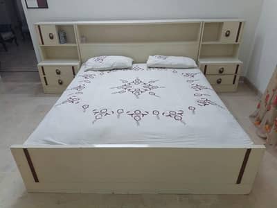 Bedset and Vanity