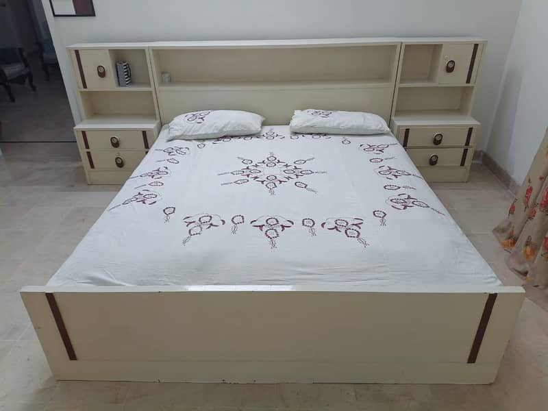 Bedset and Vanity 0