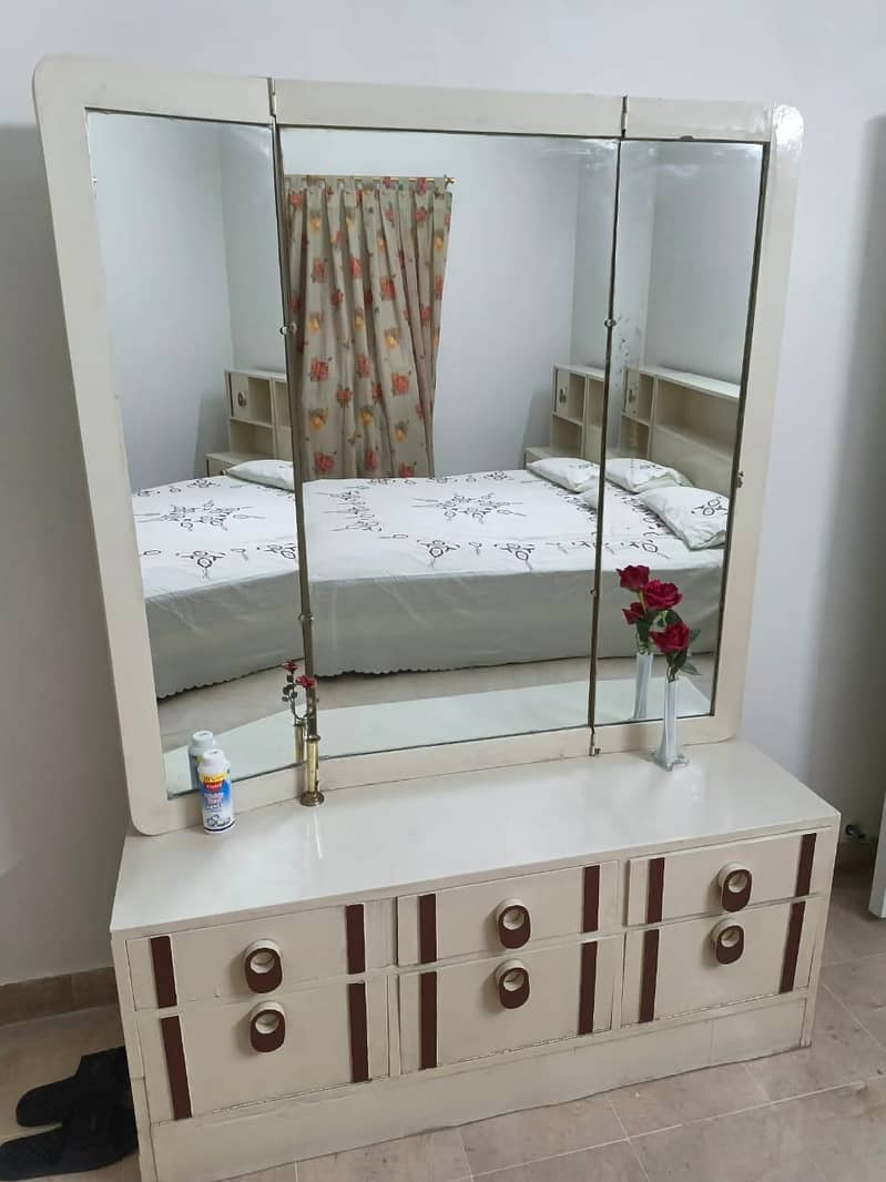 Bedset and Vanity 1