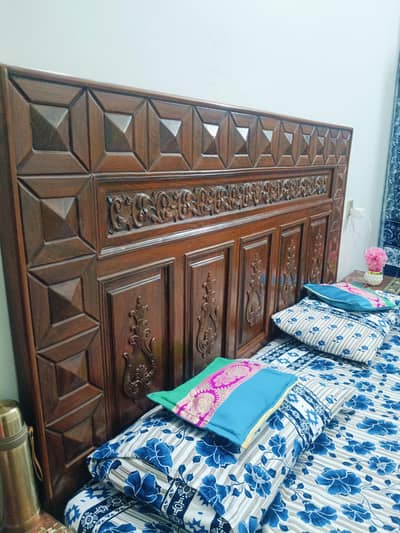 King Size Pure Wooden Bed side table and dressing table 10/9 condition
