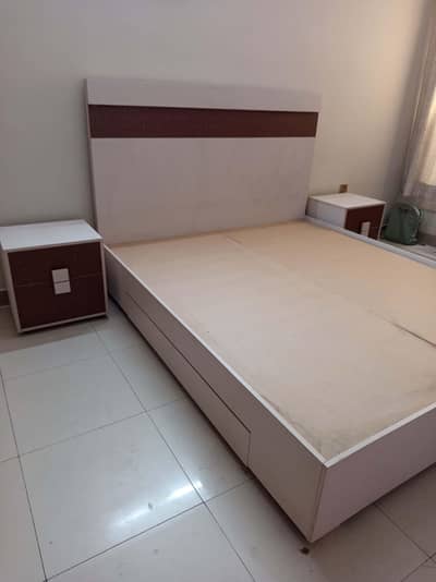 queen bed/bed with drawers