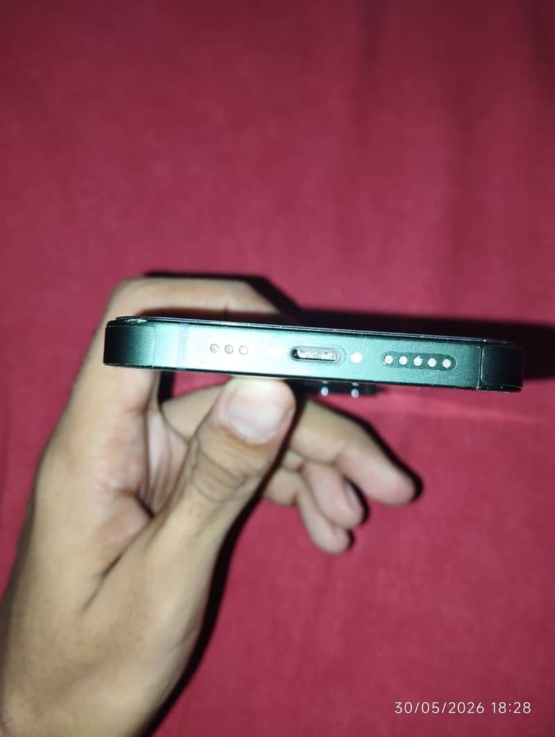 Apple iPhone 13 2
