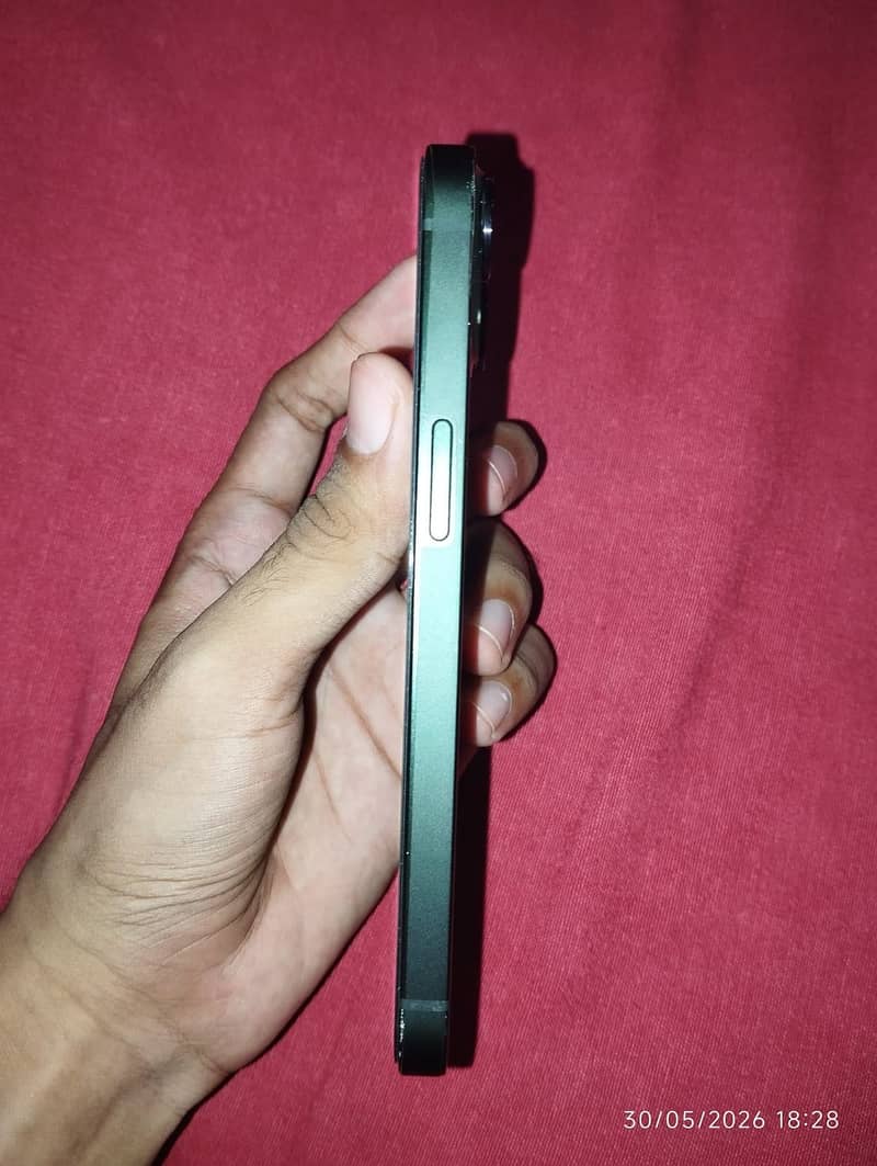 Apple iPhone 13 3