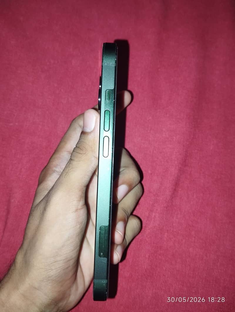 Apple iPhone 13 5