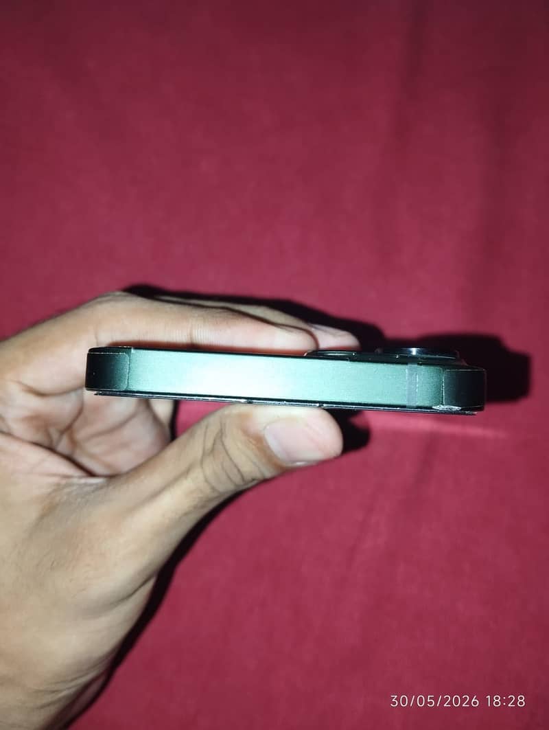 Apple iPhone 13 7