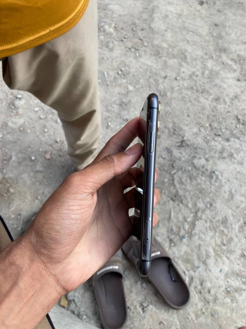 iPhone 11 0