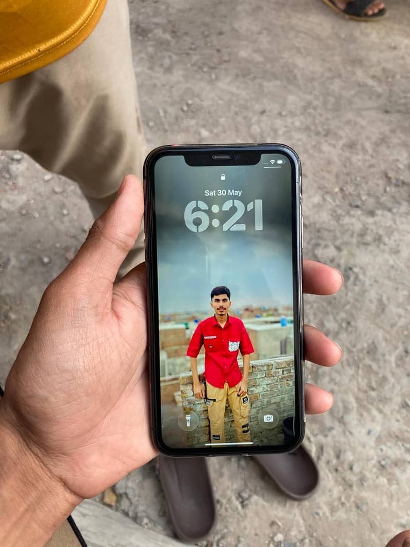 iPhone 11 3