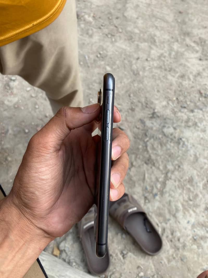 iPhone 11 6