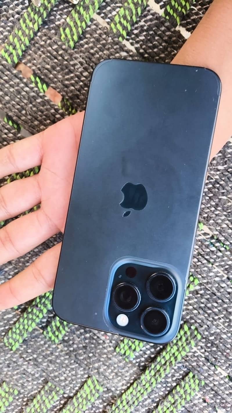 iPhone 15 pro max 4