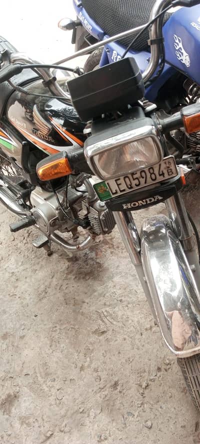 CD 70 bike condion saf Koi kam ni hona serious buyers fill pas