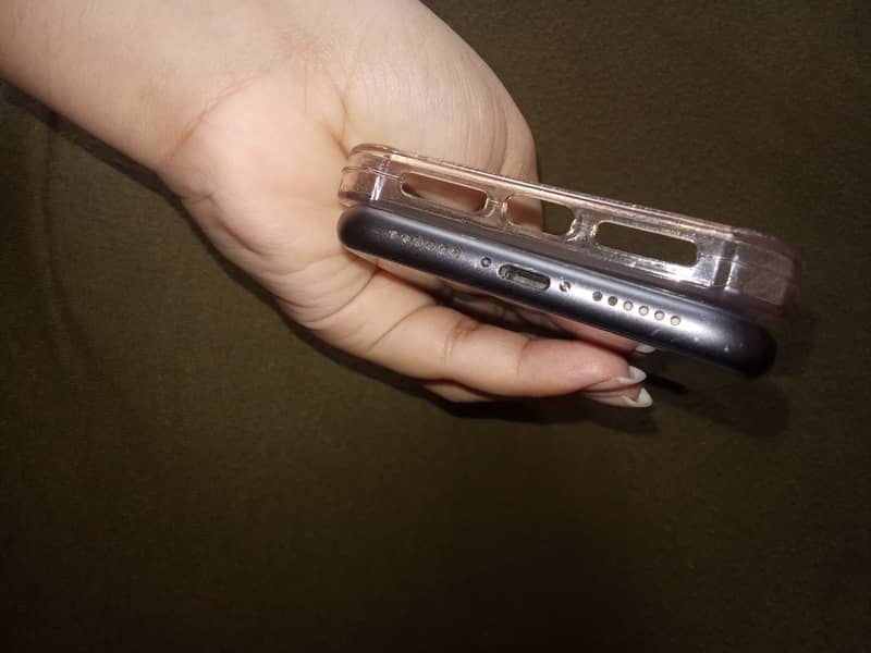 Apple iPhone 11 3