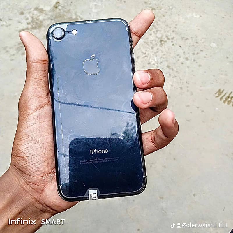 Apple iPhone 7 0