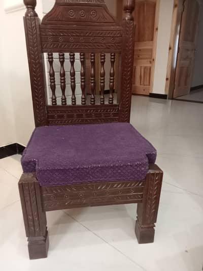 Traditional Chairs