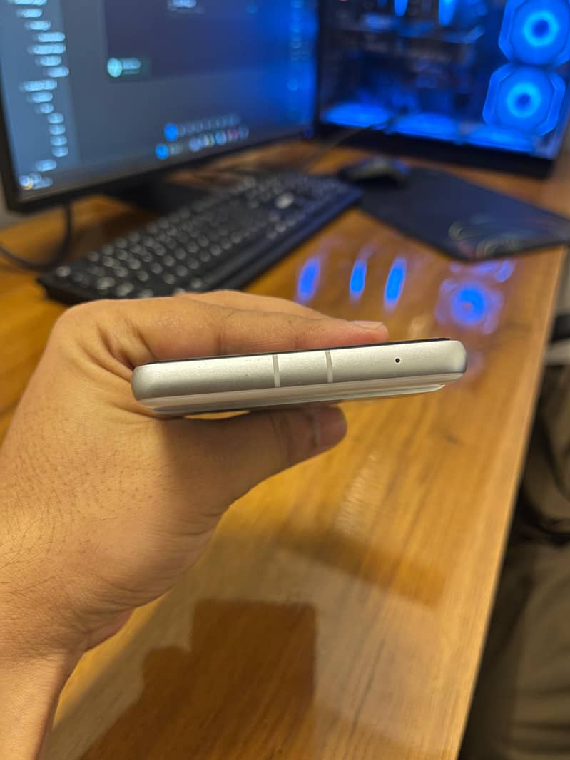 Google Pixel 7a 2
