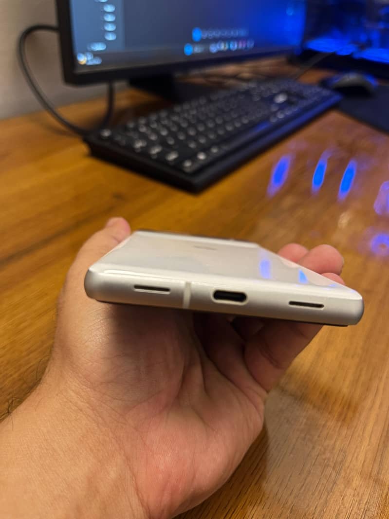 Google Pixel 7a 5