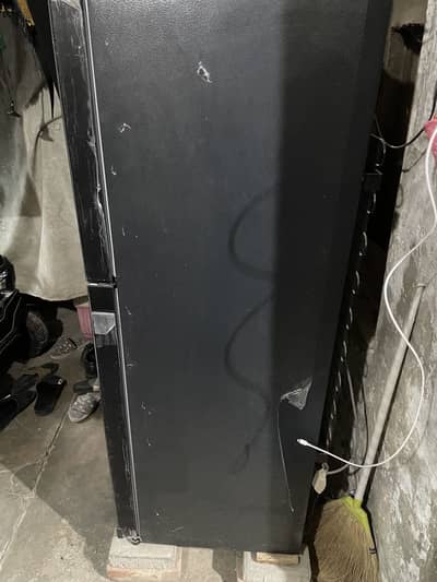 Urgent sale Dawlance refrigerator