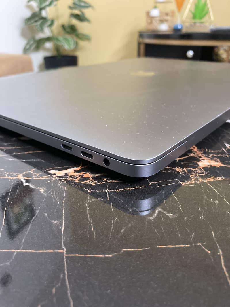Macbook Pro 18