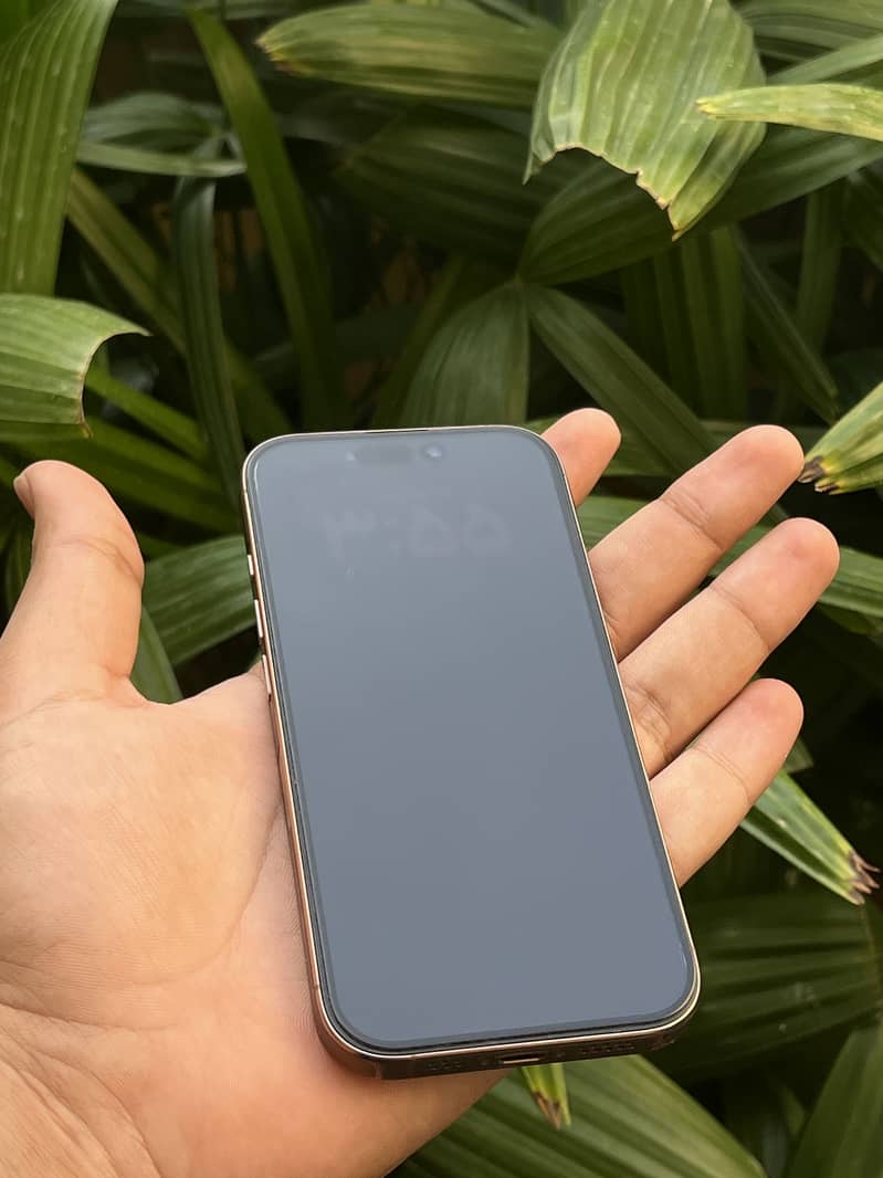 IPHONE 16 PRO JV 5