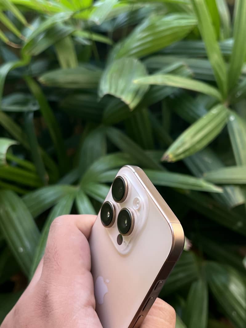 IPHONE 16 PRO JV 6