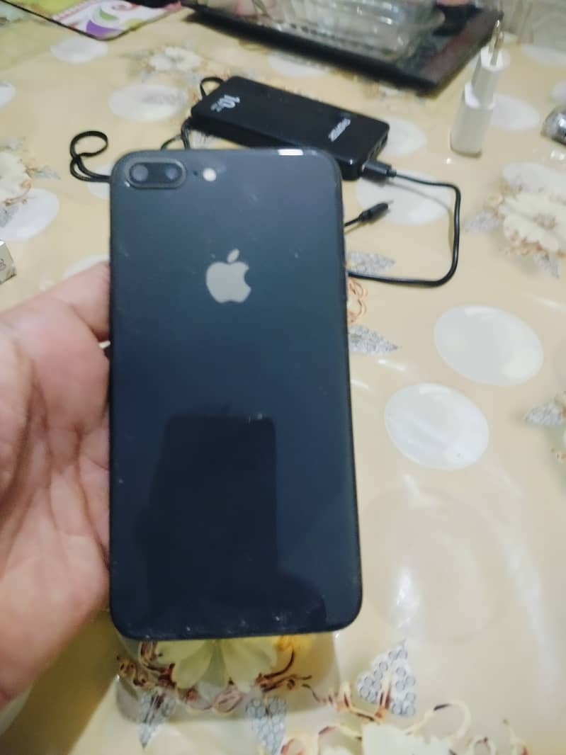 Apple iPhone 8 Plus 3